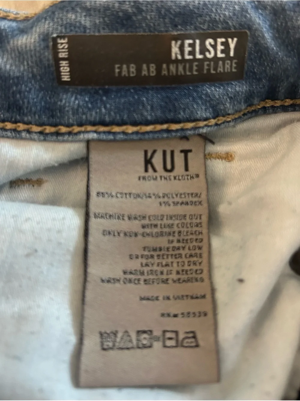 Kut from the Kloth women’s Kelsey Fab Ankle Flare Cropped medium blue Jeans 10